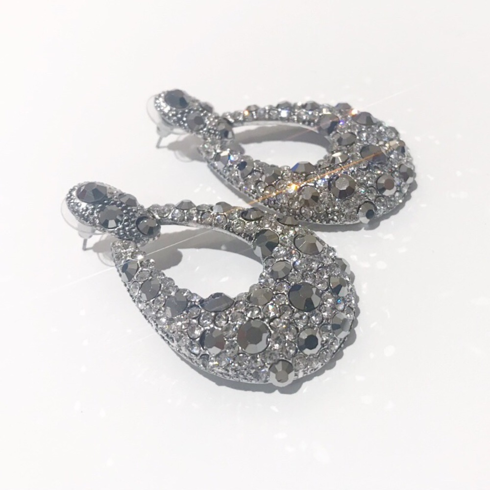 Metallic silver/grey rhinestone drop earrings - Picture 3 of 8